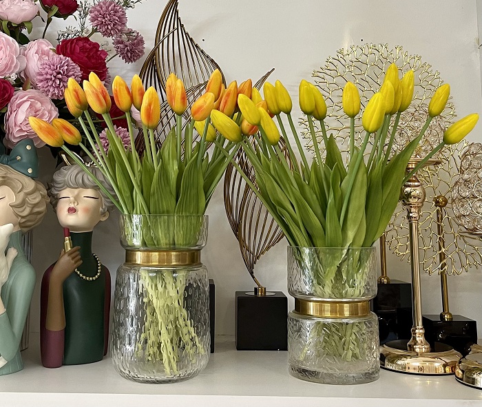 Bình hoa tulip trang trí phòng khách đẹp cao cấp